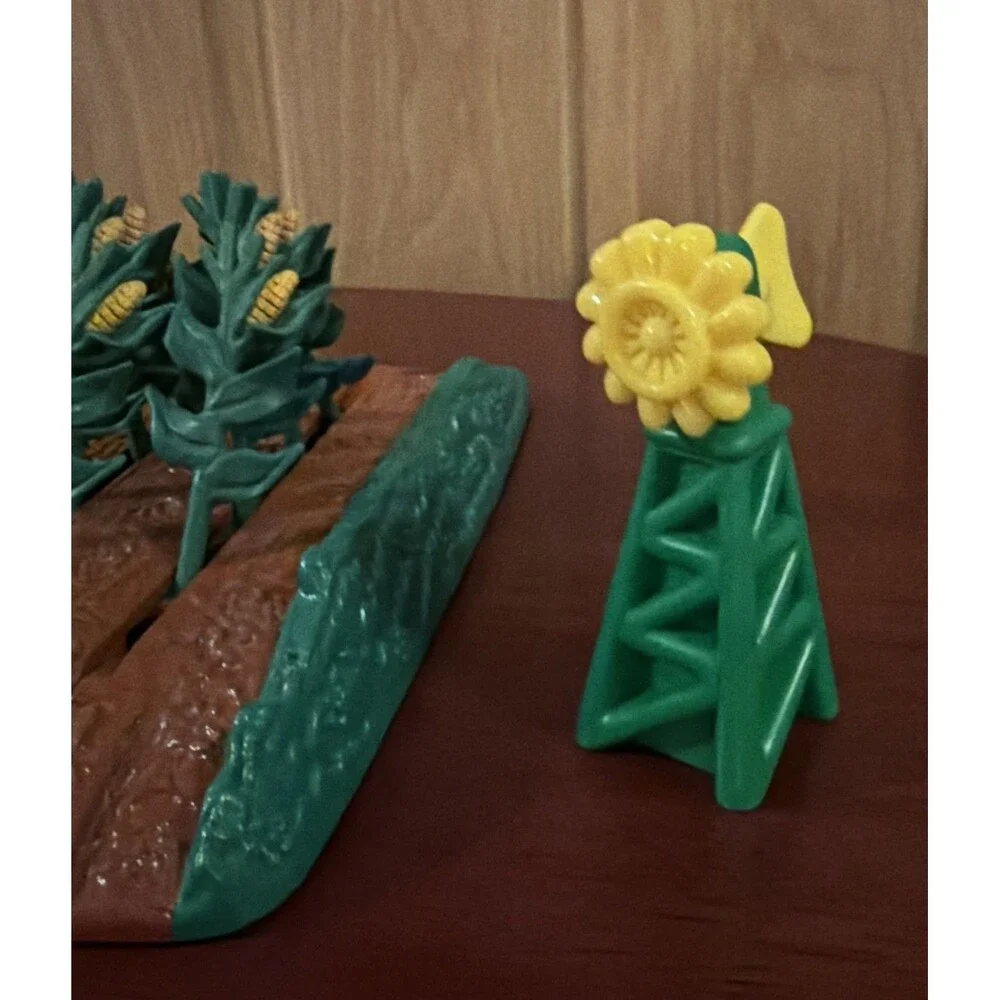 John Deere RC2 Corn Field Toy Corn Field w/ Pop Up Corn Stalks, Windmill, Farmer